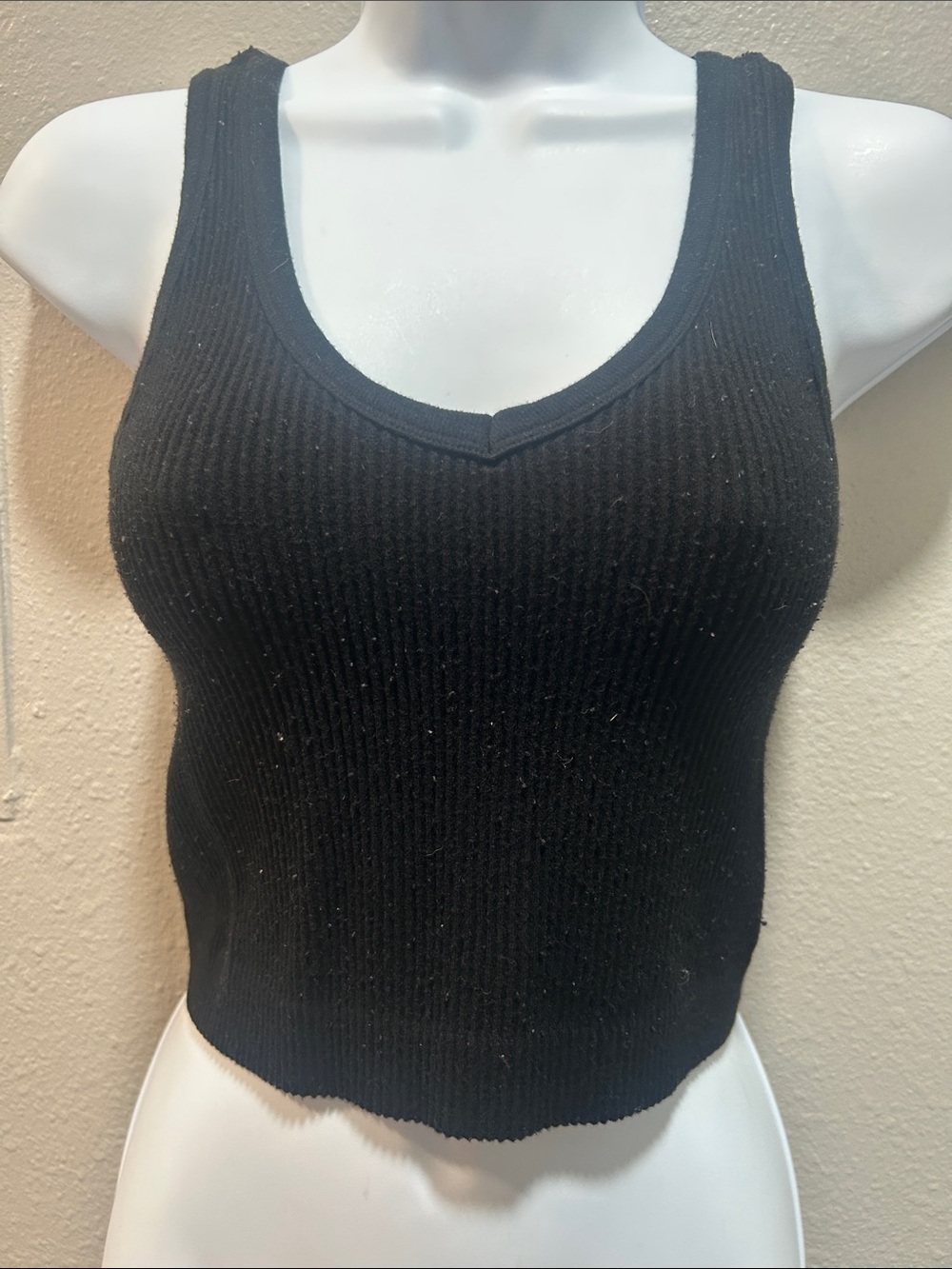 Amazon Essentials Black Ribbed V-Neck Tank